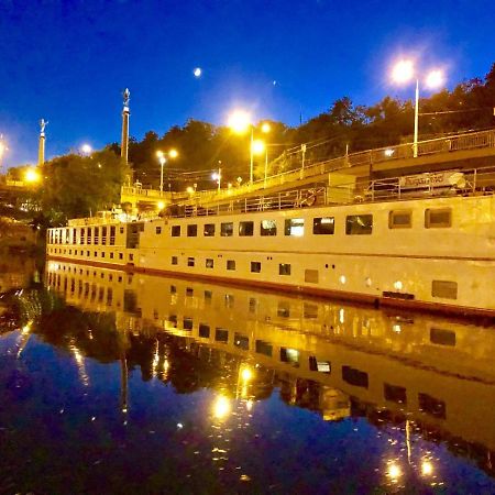 Florentina Boat Прага Экстерьер фото